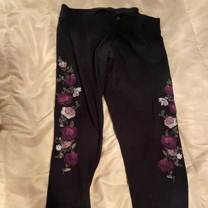 Legging with Floral Embellishment (Torrid - SZ 2)